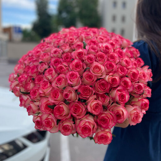 Ekskluzīvs 101 rozes pu&scaron;ķis Jumilia.