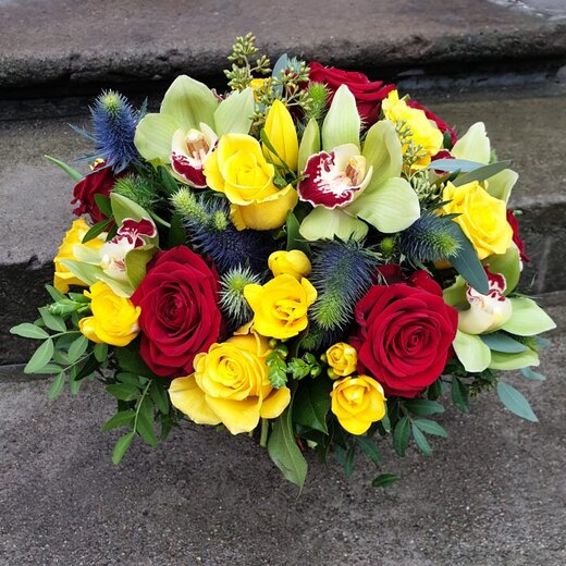 Ziedu pu&scaron;ķis Priecīgai dienai