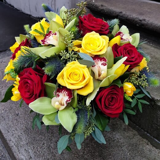 Ziedu pu&scaron;ķis Priecīgai dienai