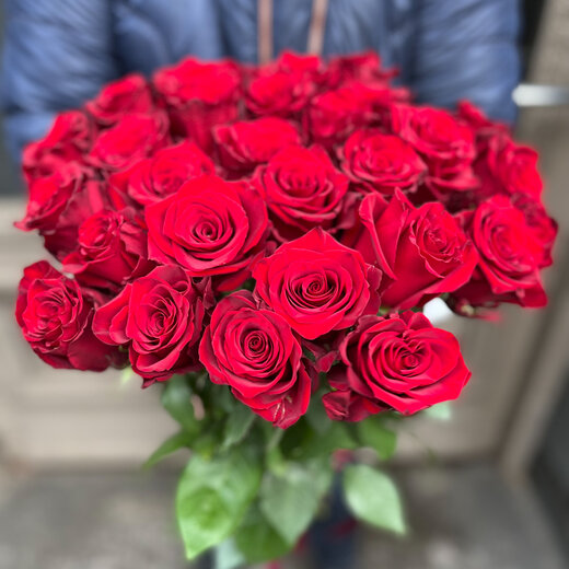 Sarkanu rožu pu&scaron;ķis Mīlu Tevi