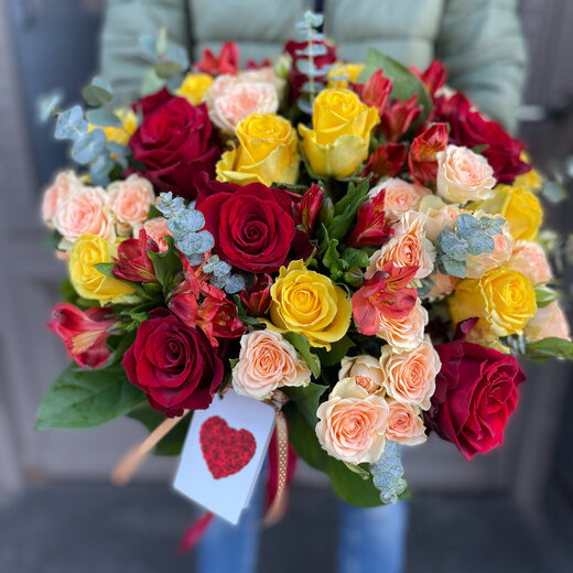 Ziedu pu&scaron;ķis Saulainais sveiciens