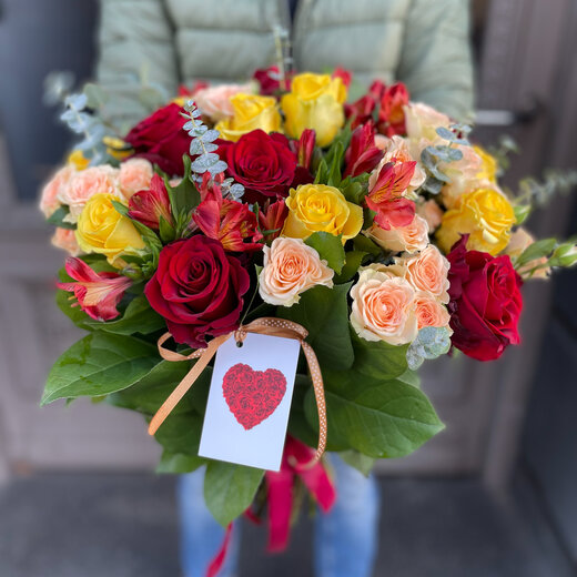 Ziedu pu&scaron;ķis Saulainais sveiciens