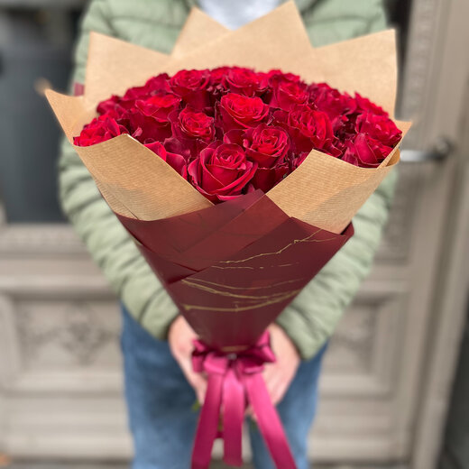 Sarkanu rožu pu&scaron;ķis