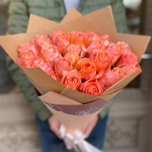 La&scaron;a krāsas rožu pu&scaron;ķis