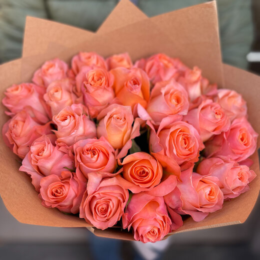 La&scaron;a krāsas rožu pu&scaron;ķis