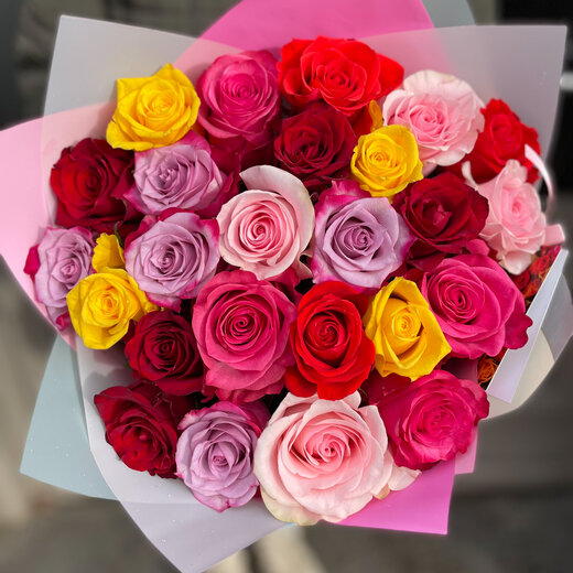 Dažādu krāsu rožu pu&scaron;ķis 50 cm