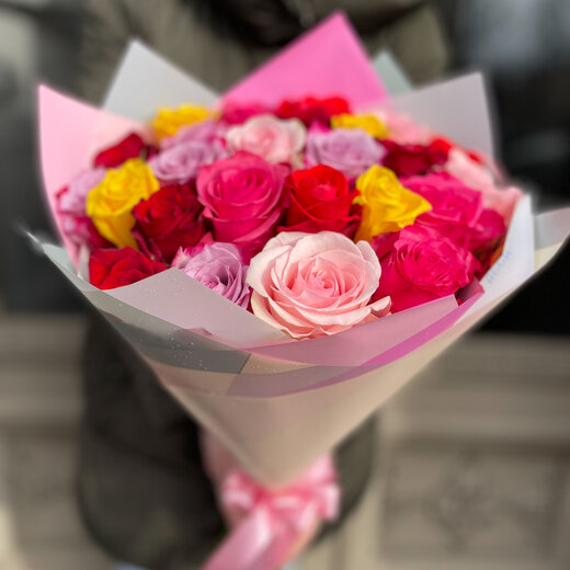 Dažādu krāsu rožu pu&scaron;ķis 50 cm