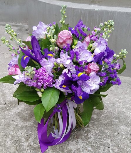 Violetu ziedu pu&scaron;ķis