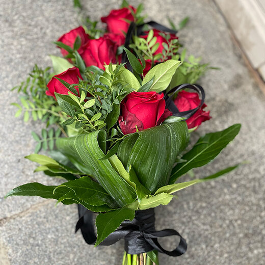 Bēru pu&scaron;ķis sarkanas rozes