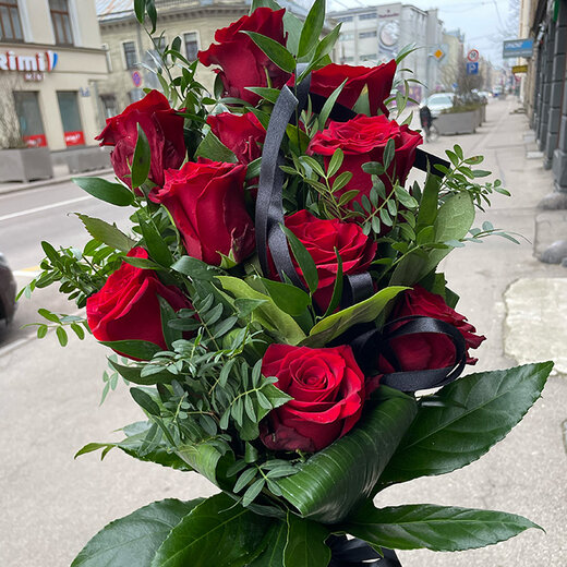 Bēru pu&scaron;ķis sarkanas rozes