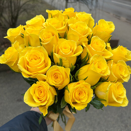 Dzeltenu rožu pu&scaron;ķis 