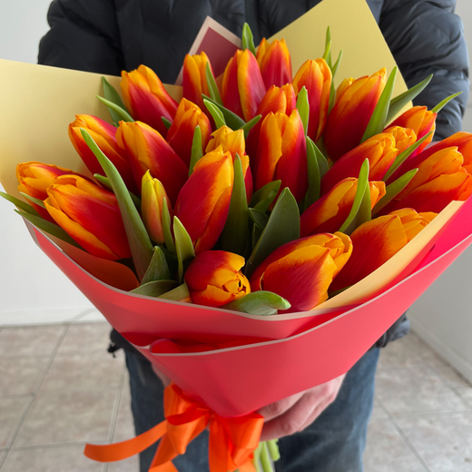 Oranžu tulpju pu&scaron;ķis