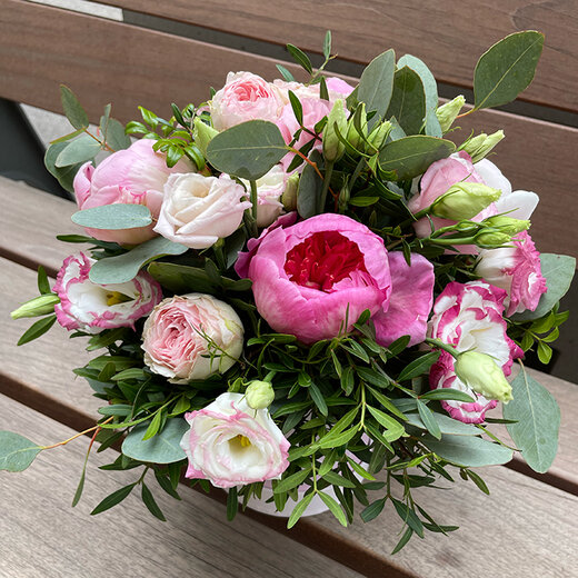 Peoniju ziedu kastīte