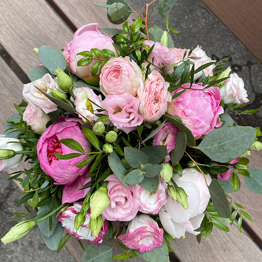 Peoniju ziedu kastīte