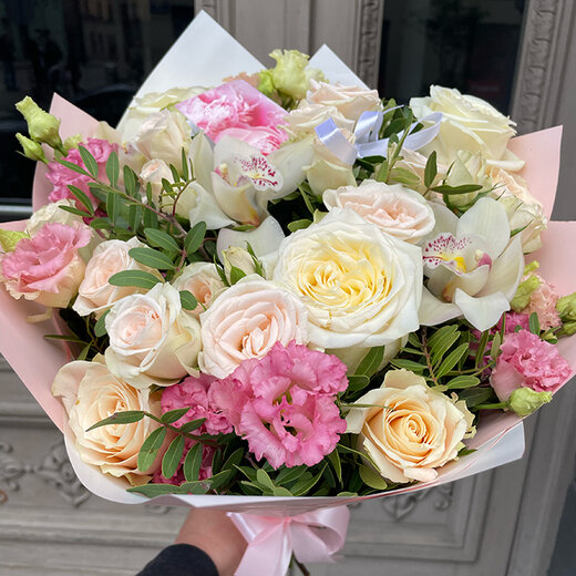 Ziedu pu&scaron;ķis pasteļtoņos mix