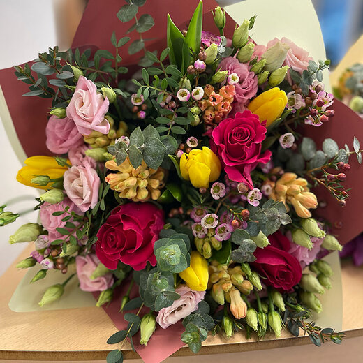 Ziedu pu&scaron;ķis "Uzticies floristam" 