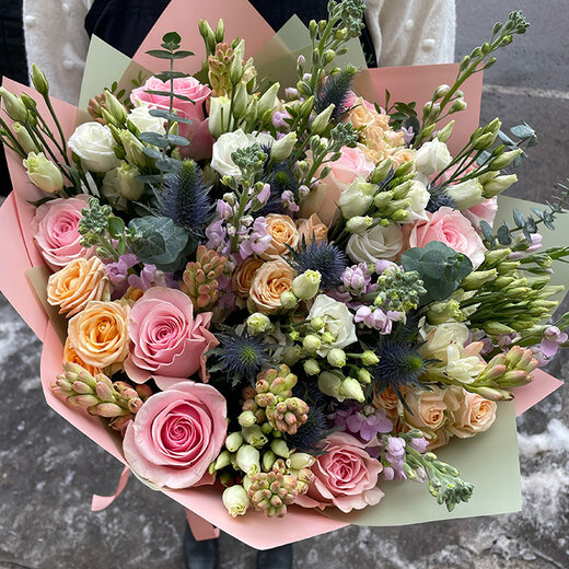 Gaisīgs sezonas ziedu pu&scaron;ķis