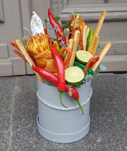 Uzkodu kastīte vīrietim