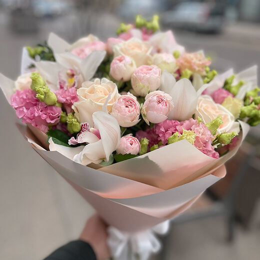 Ziedu pu&scaron;ķis pasteļtoņos Maigums