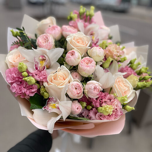 Ziedu pu&scaron;ķis pasteļtoņos Maigums