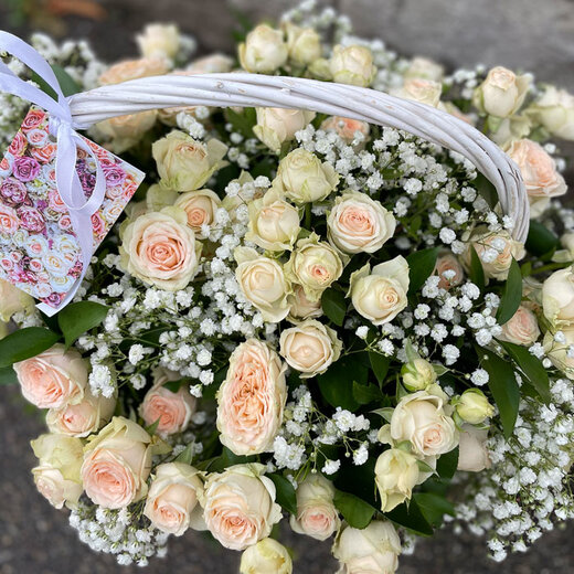 Krūmrožu ziedu grozs