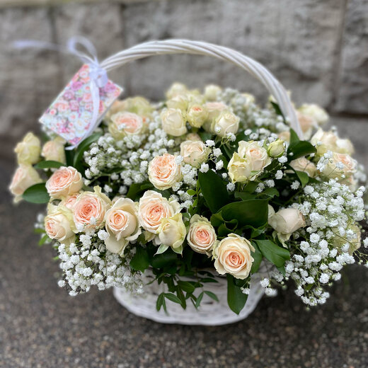 Krūmrožu ziedu grozs