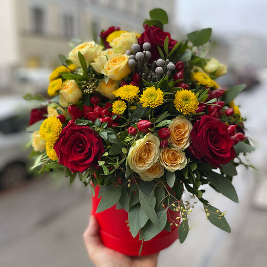 Krāsaini ziedi kastē