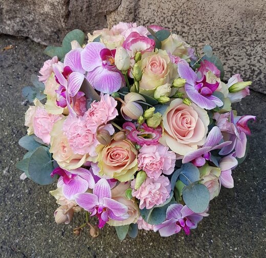 Romantiska ziedu kastīte