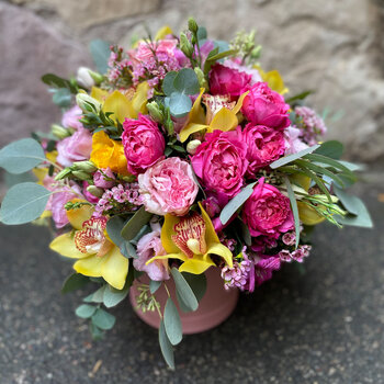 Krā&scaron;ņa eksotisku ziedu kastīte