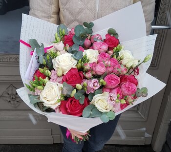 Ziedu pu&scaron;ķis spilgtās krāsās