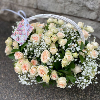 Krūmrožu ziedu grozs