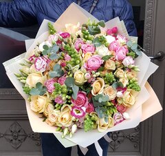 Burvīgs ziedu pu&scaron;ķis pasteļtoņos