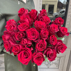 Sarkanu rožu pu&scaron;ķis