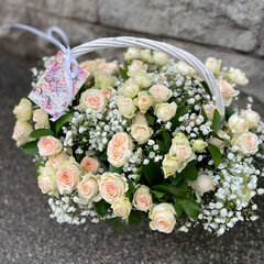 Krūmrožu ziedu grozs