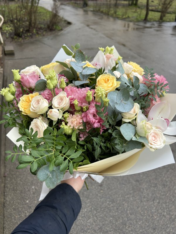 Ziedu pu&scaron;ķis ar piegādi Rīgā - Rīgas Ziedi